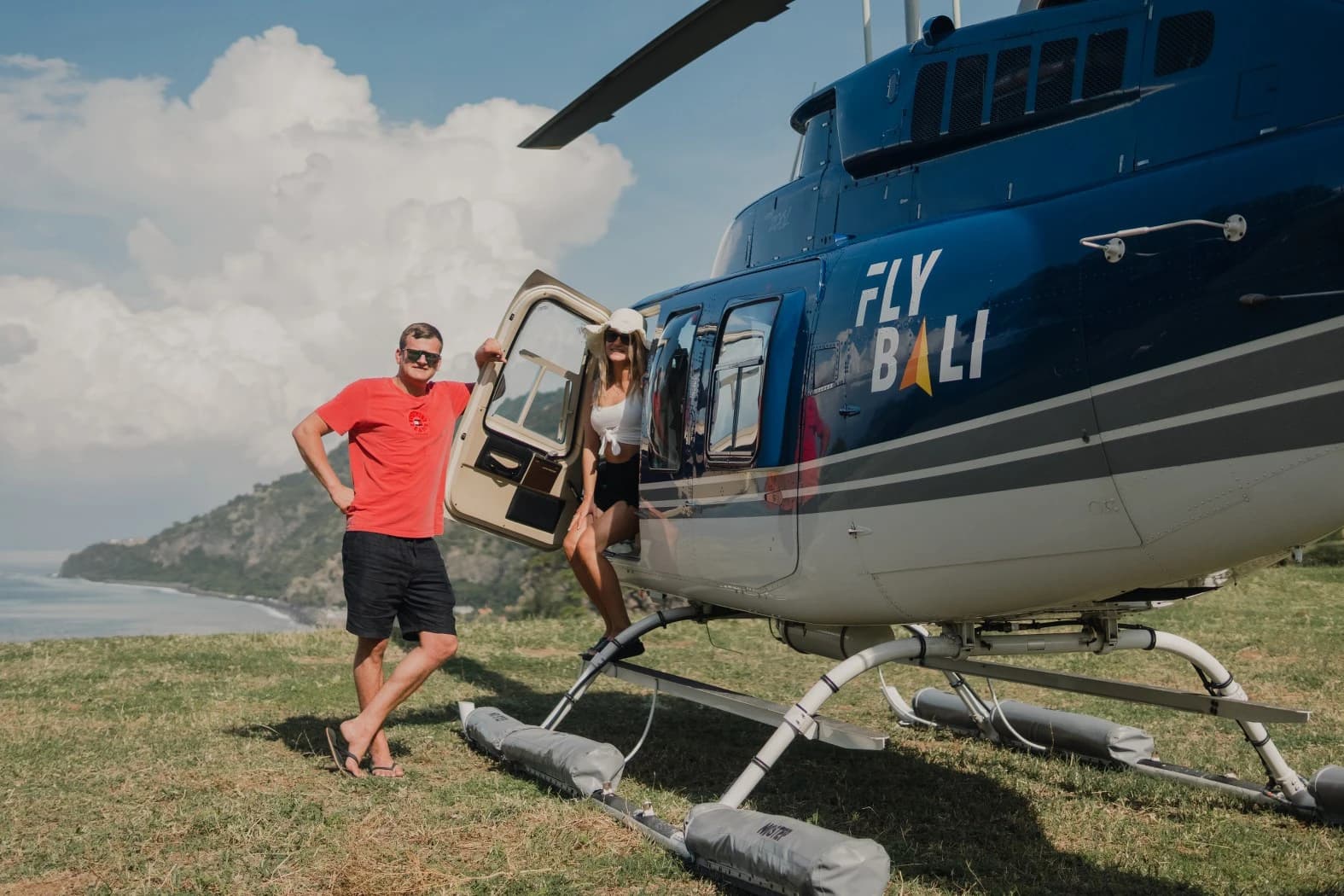 Private Hillside Picnic and Helicopter Tour - Image 4