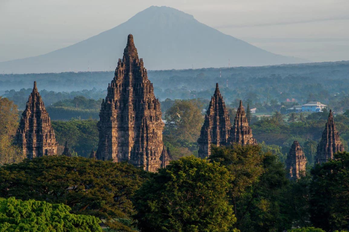 Borobudur Sunrise via Punthuk Setumbu Hill and Prambanan Temple Full Day Tour from Yogyakarta - Image 5