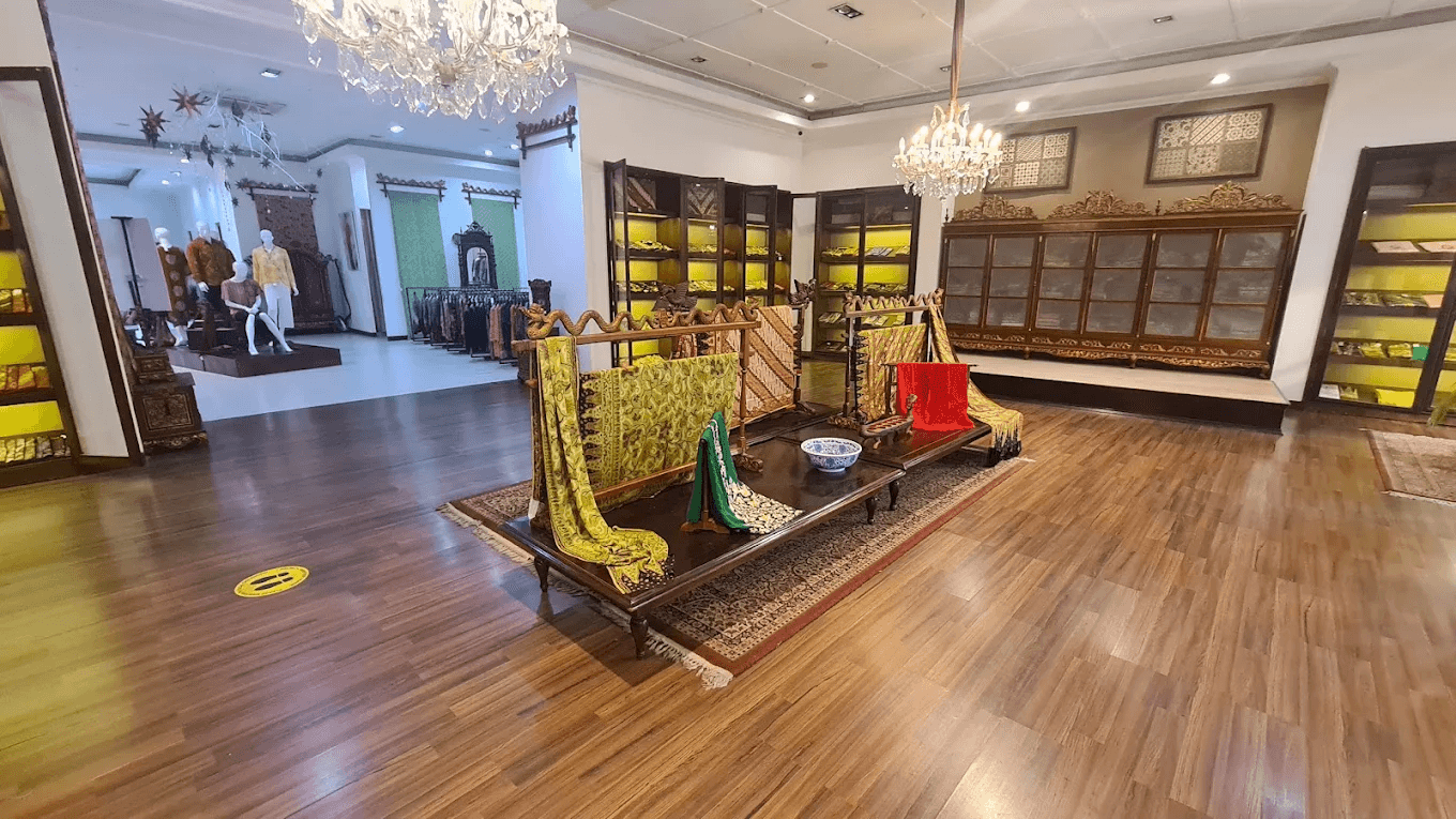 3-Day Luxury Camper Bus Cultural Tour Solo & Yogyakarta from Jakarta - Image 3