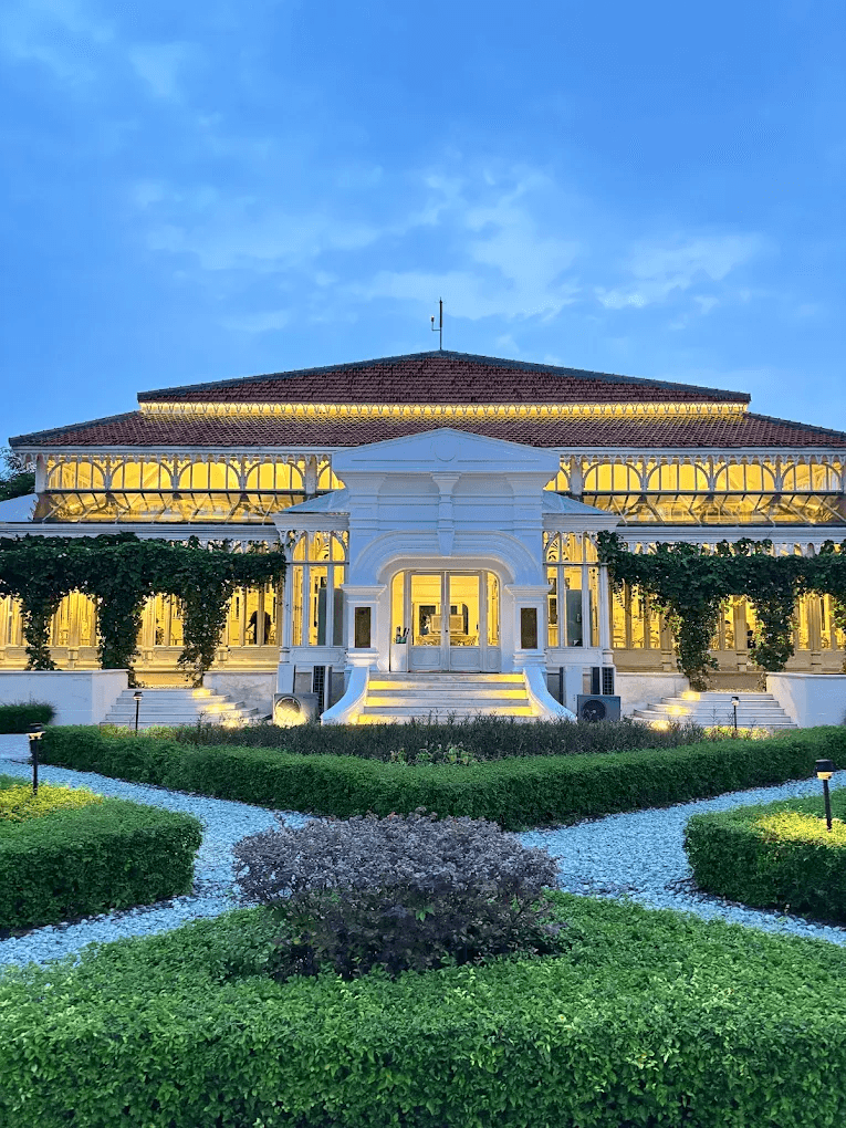 3-Day Luxury Camper Bus Cultural Tour Solo & Yogyakarta from Jakarta - Image 9