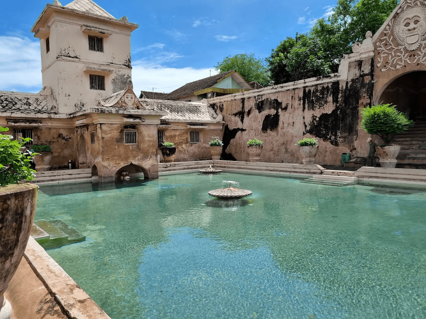 3-Day Luxury Camper Bus Cultural Tour Solo & Yogyakarta from Jakarta - Image 17