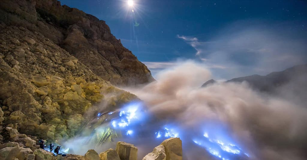Ijen Crater Blue Fire Midnight Tour from Banyuwangi - Main image
