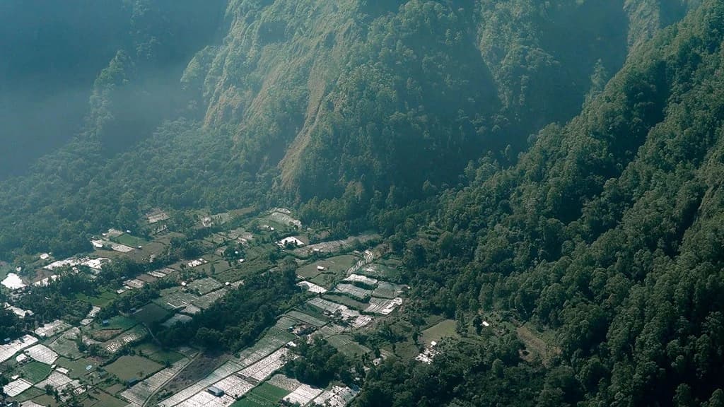 Bali Volcanoes & Temples – Private Helicopter Tour (66 Minutes) - Image 3