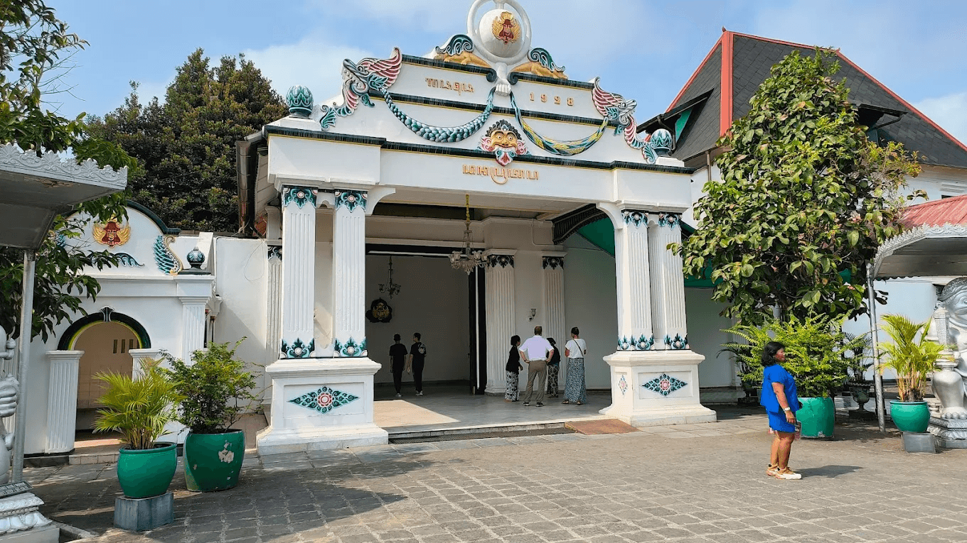 Yogyakarta Full Day Heritage Tour - Image 11