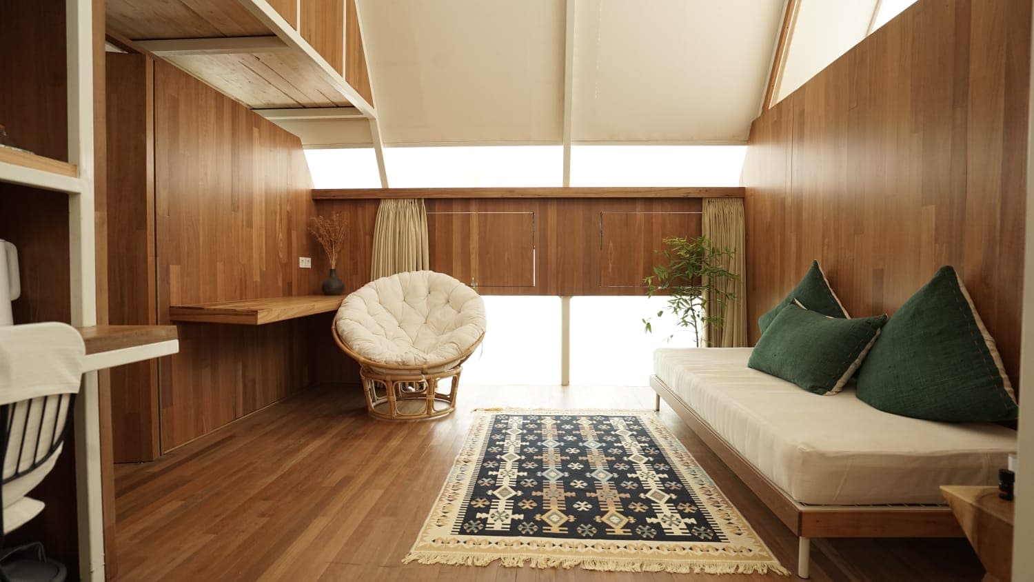 Sabuk Lawu: 3-Day Cultural & Wellness Retreat at Rumah Atsiri – Citronella Room - Image 4