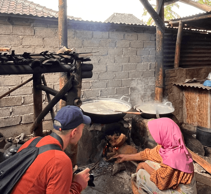 Tetebatu: Traditional Coffee & Coconut Oil Workshop - Image 4