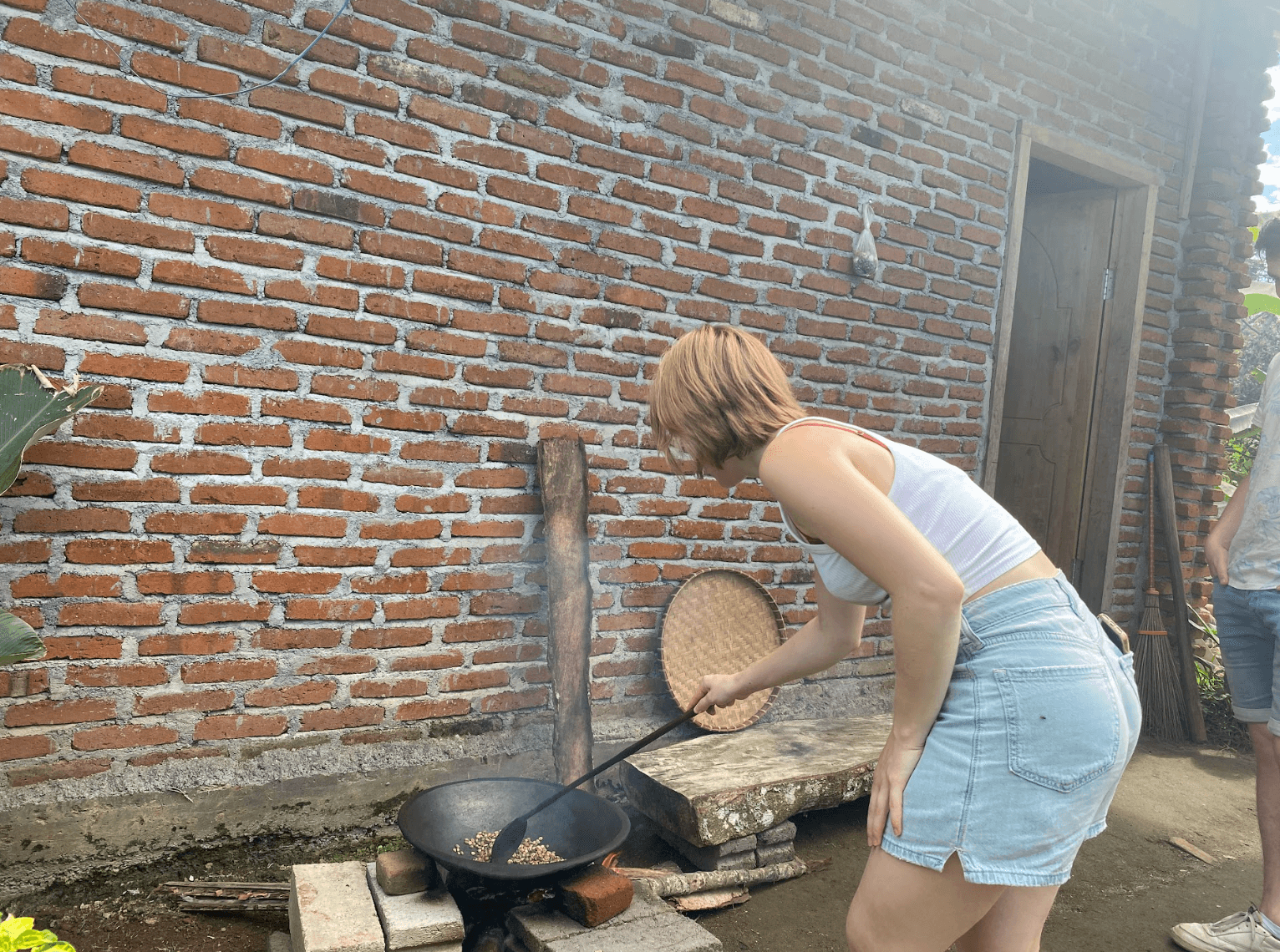 Tetebatu: Traditional Coffee & Coconut Oil Workshop - Image 9